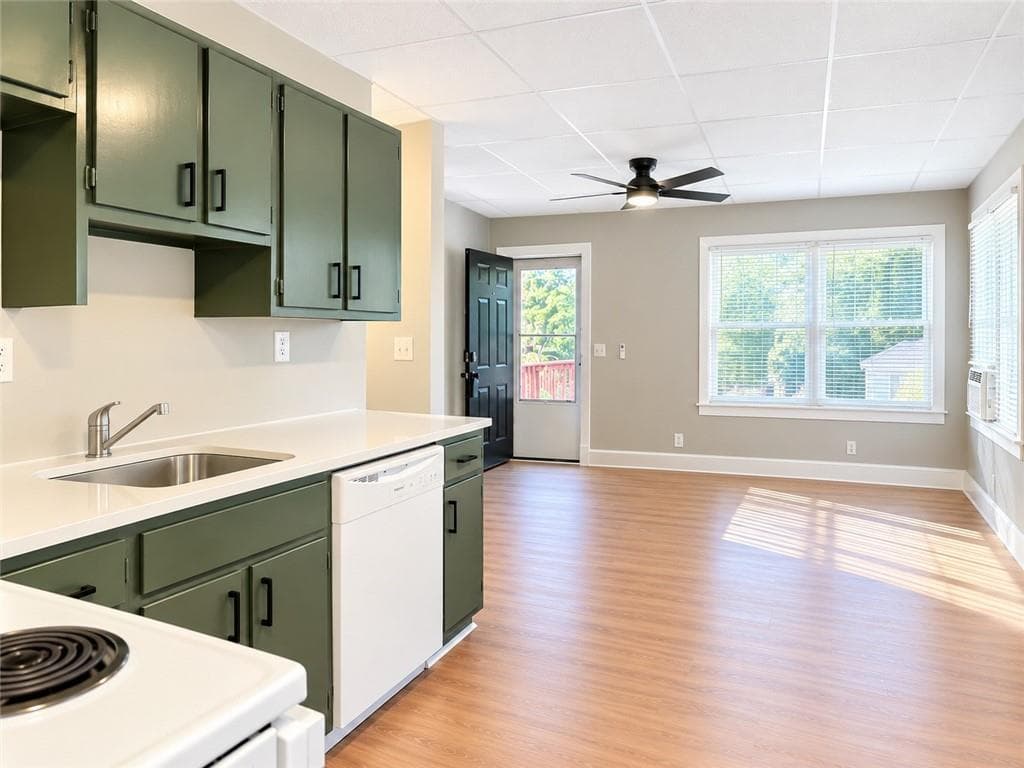 2 bedroom, 1 bathroom, 2,212 sq ft single family residence for rent at 6095 Mulberry St Extension A, Austell, GA 30168 for $1,300 a month — photo 3