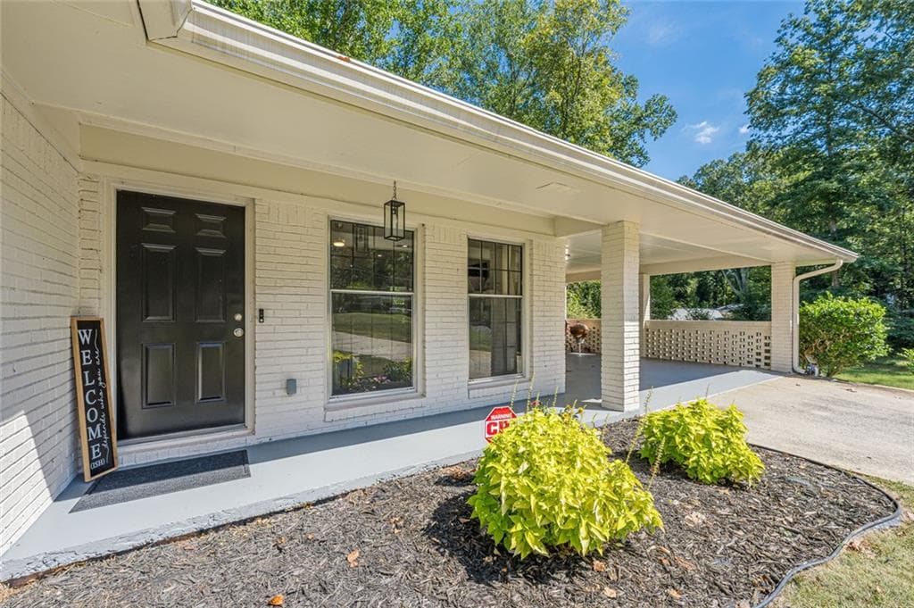 4 bedroom, 3 bathroom, 2,892 sq ft single family residence for sale at 2670 Kelly Lake Court, Decatur, GA 30032 — photo 4