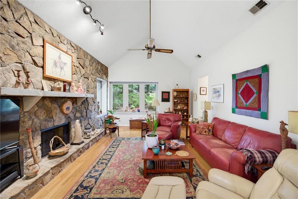4 bedroom, 3 bathroom, 2,543 sq ft single family residence for sale at 11675 Northgate Trail, Roswell, GA 30075 — photo 3