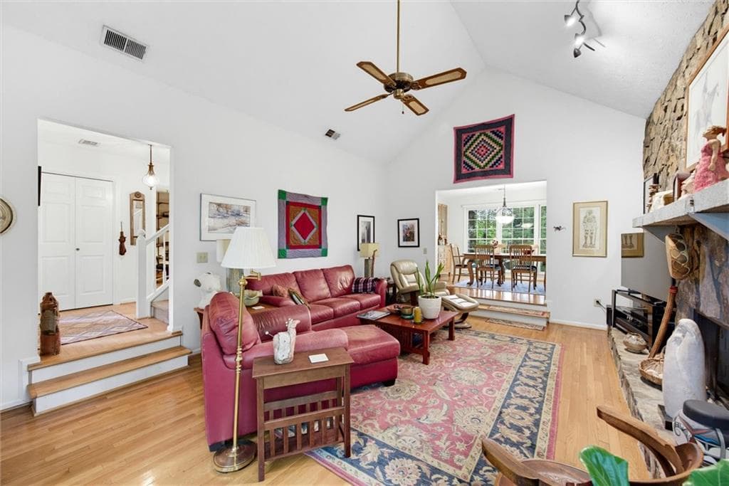4 bedroom, 3 bathroom, 2,543 sq ft single family residence for sale at 11675 Northgate Trail, Roswell, GA 30075 — photo 5