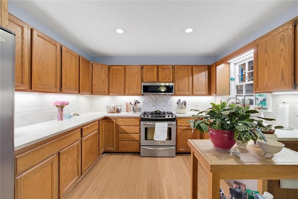 4 bedroom, 3 bathroom, 2,543 sq ft single family residence for sale at 11675 Northgate Trail, Roswell, GA 30075 — photo 8