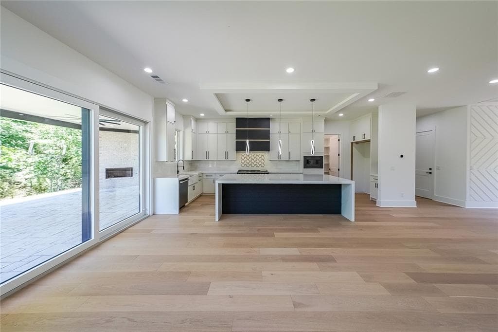 6 bedroom, 8 bathroom, 7,200 sq ft single family residence for sale at 3664 Fence Road, Auburn, GA 30011 — photo 4