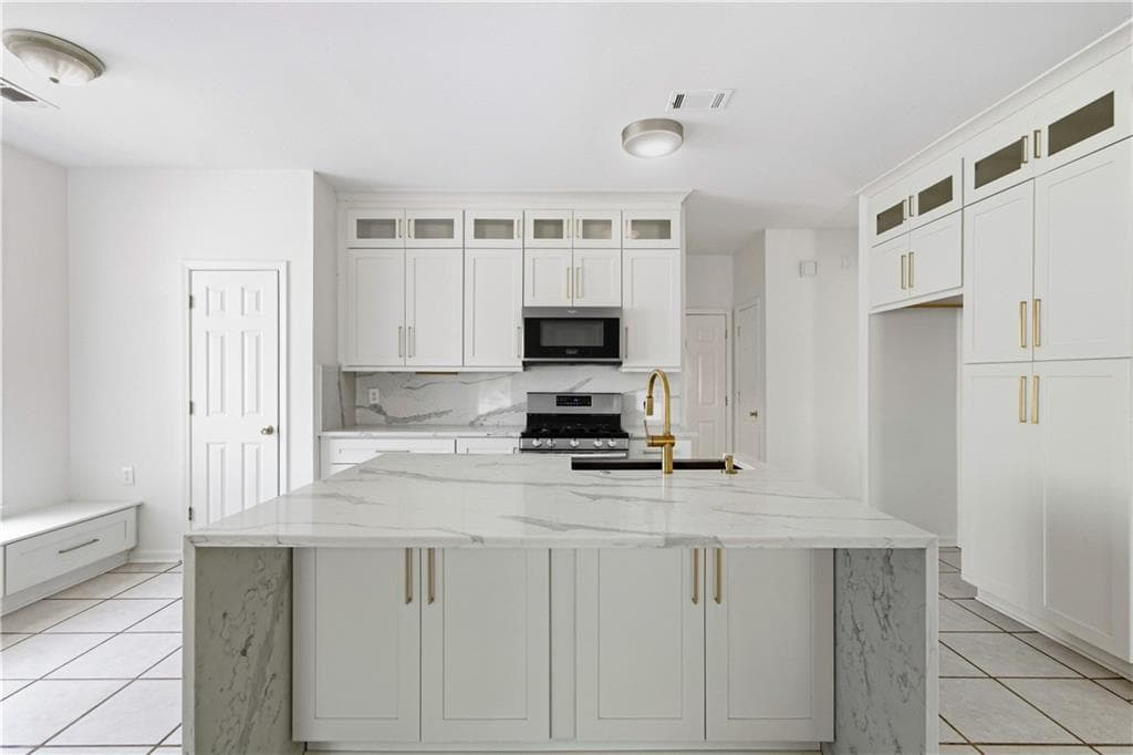 4 bedroom, 3 bathroom, 2,308 sq ft single family residence for sale at 500 Camber Woods Drive, Roswell, GA 30076 — photo 2