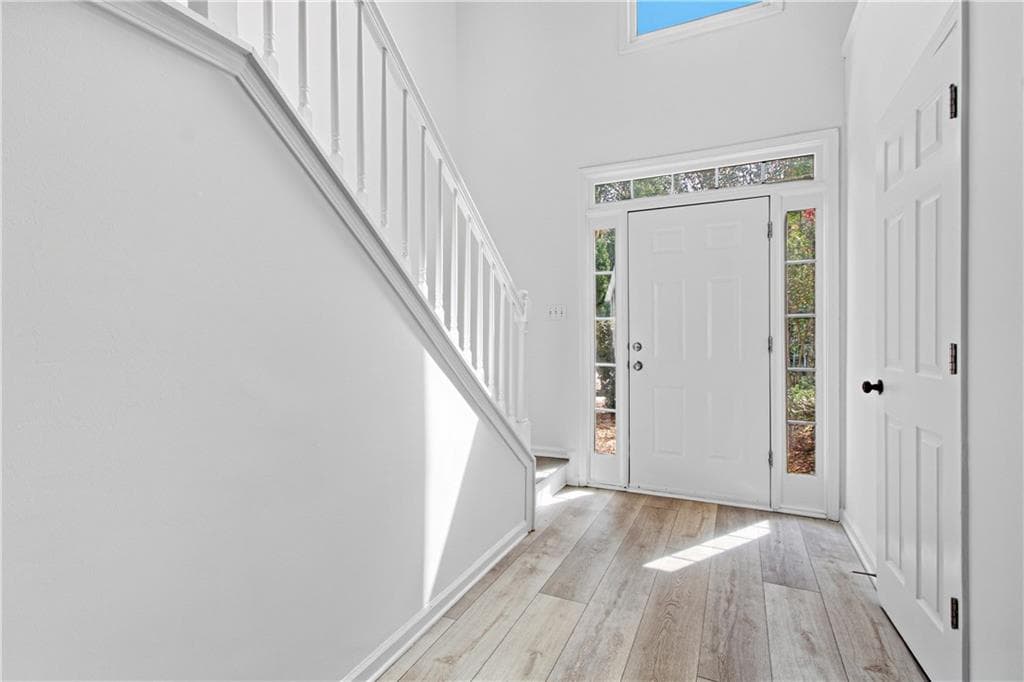 4 bedroom, 3 bathroom, 2,308 sq ft single family residence for sale at 500 Camber Woods Drive, Roswell, GA 30076 — photo 6