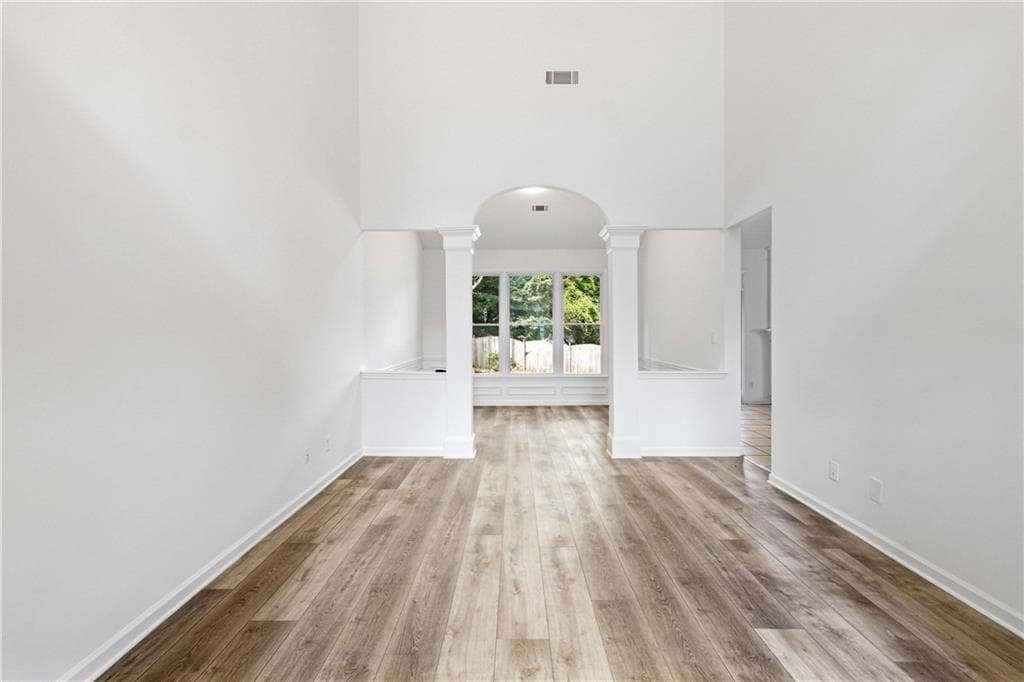 4 bedroom, 3 bathroom, 2,308 sq ft single family residence for sale at 500 Camber Woods Drive, Roswell, GA 30076 — photo 7