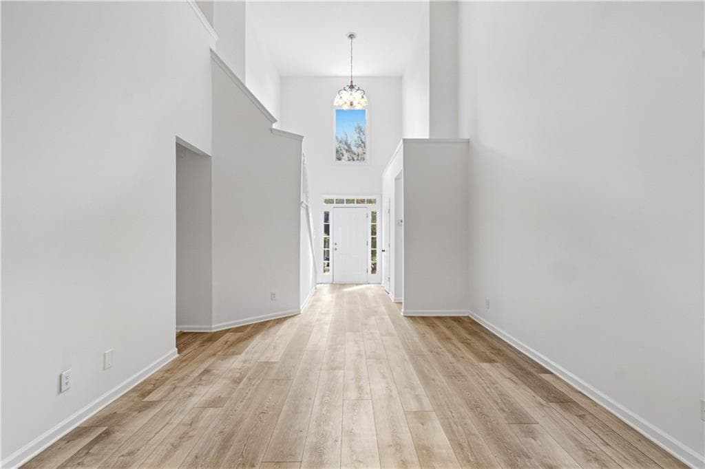 4 bedroom, 3 bathroom, 2,308 sq ft single family residence for sale at 500 Camber Woods Drive, Roswell, GA 30076 — photo 8