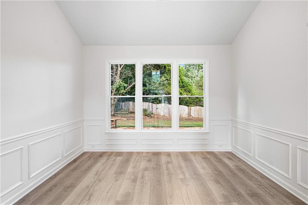 4 bedroom, 3 bathroom, 2,308 sq ft single family residence for sale at 500 Camber Woods Drive, Roswell, GA 30076 — photo 9