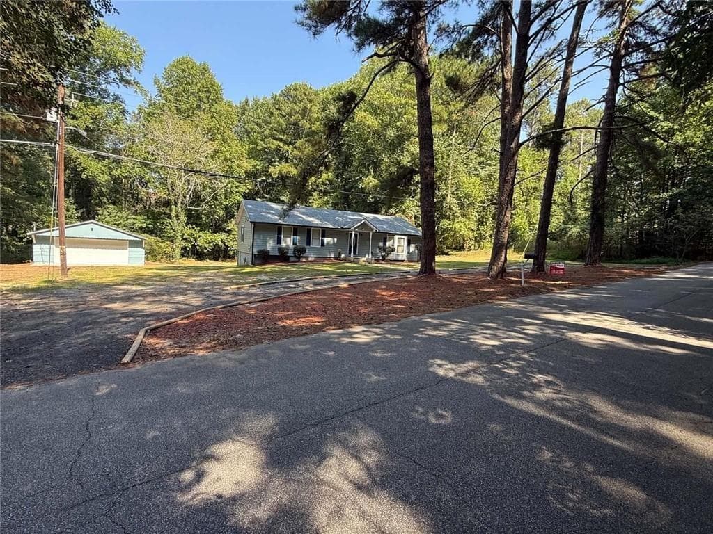 3 bedroom, 2 bathroom, 1,608 sq ft single family residence for sale at 200 Gordon Circle, Mableton, GA 30126 — photo 4