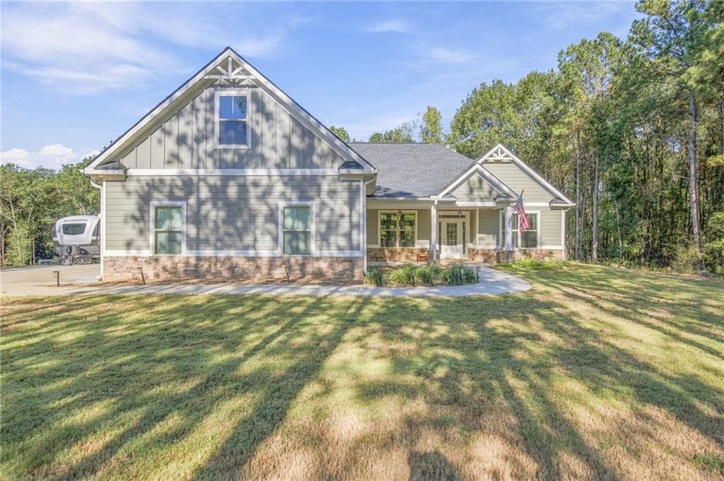 4 bedroom, 3 bathroom, 2,417 sq ft single family residence for sale at 10 Stratford Way, Kingston, GA 30145