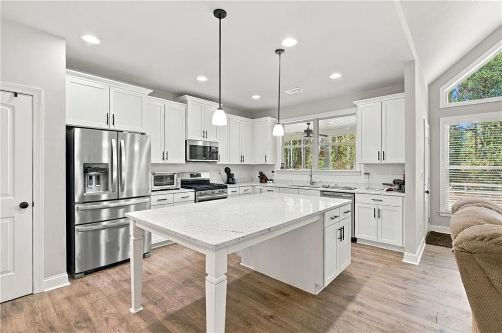 4 bedroom, 3 bathroom, 2,417 sq ft single family residence for sale at 10 Stratford Way, Kingston, GA 30145 — photo 5