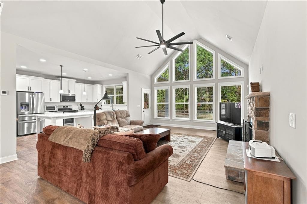 4 bedroom, 3 bathroom, 2,417 sq ft single family residence for sale at 10 Stratford Way, Kingston, GA 30145 — photo 9