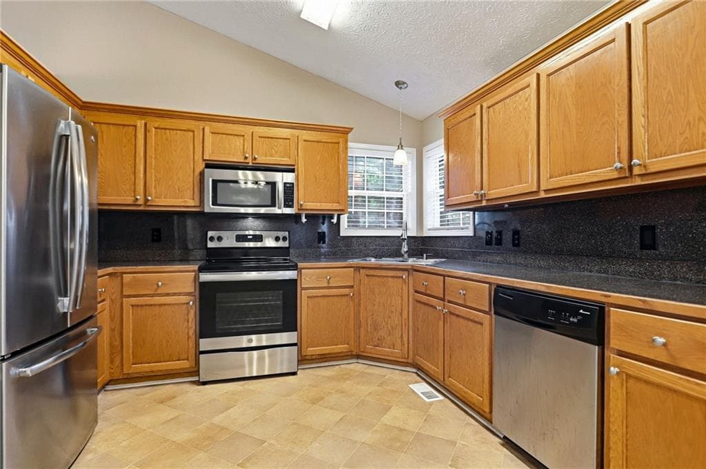 3 bedroom, 2 bathroom, 1,475 sq ft single family residence for sale at 22 Carriage Lane, Cartersville, GA 30120 — photo 10