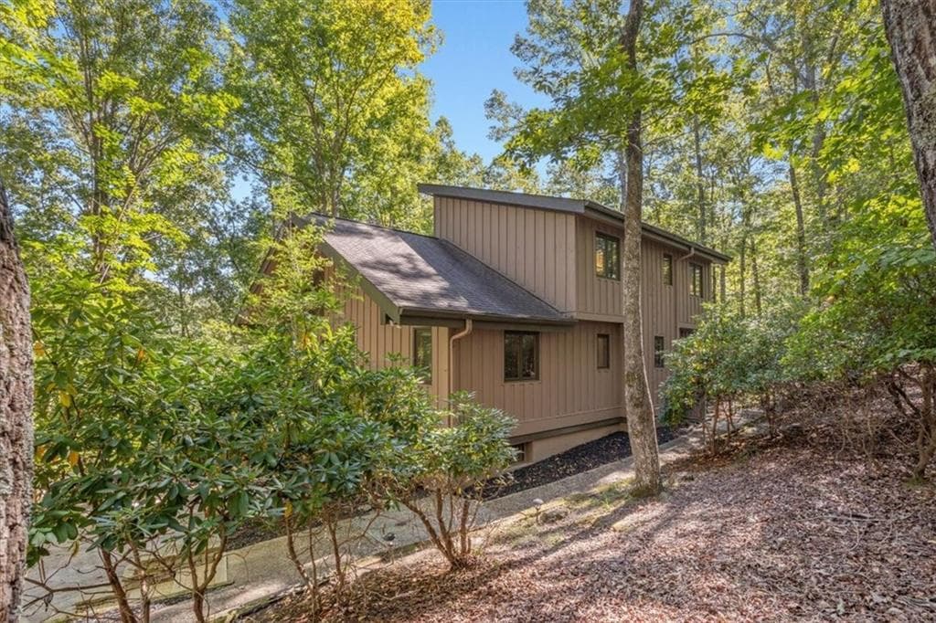 3 bedroom, 3 bathroom, 2,580 sq ft single family residence for sale at 106 Banyon Court, Waleska, GA 30183 — photo 3