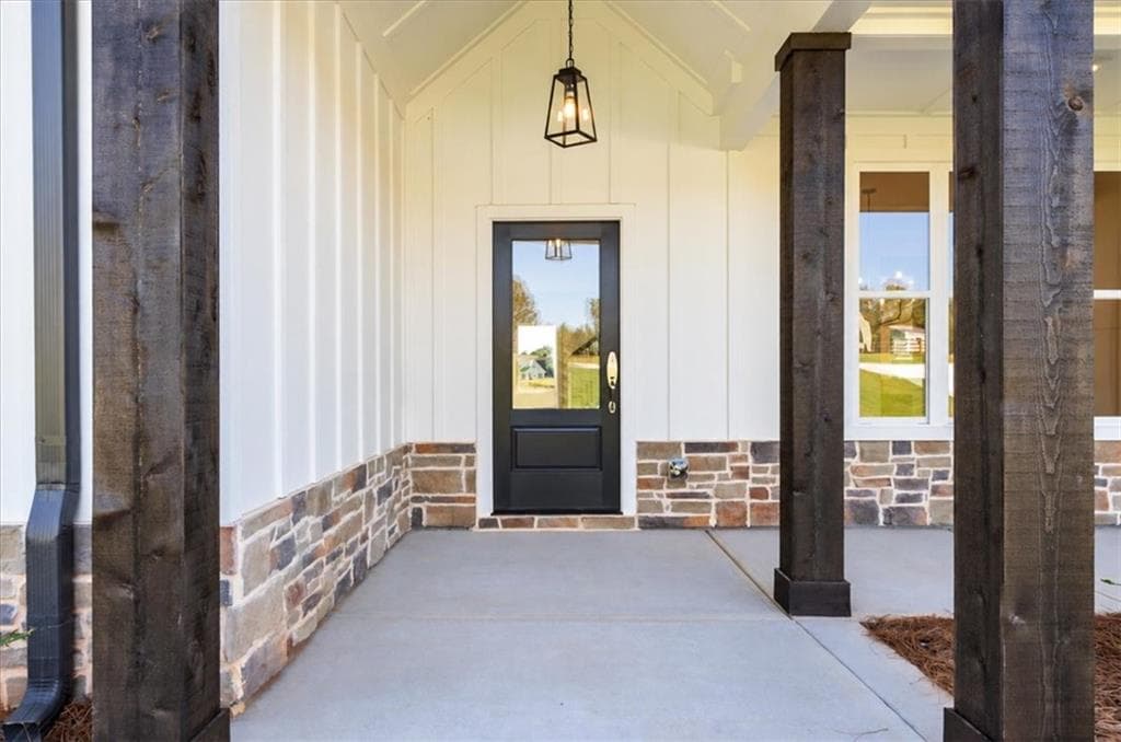 4 bedroom, 3 bathroom, 2,860 sq ft single family residence for sale at 5335 Noah Road, Cumming, GA 30041 — photo 3