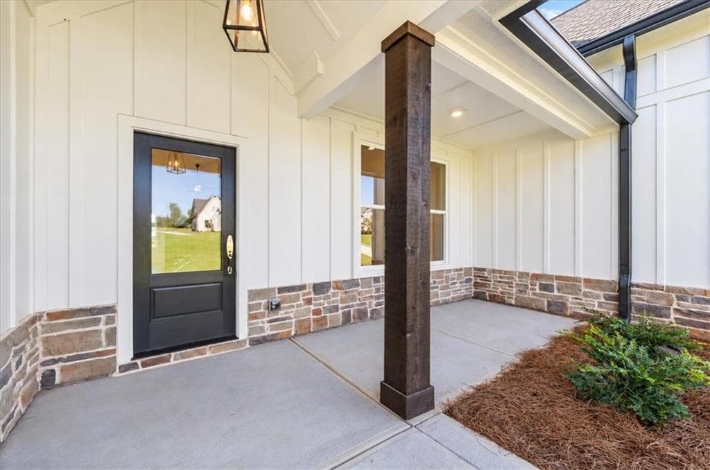 4 bedroom, 3 bathroom, 2,860 sq ft single family residence for sale at 5335 Noah Road, Cumming, GA 30041 — photo 4