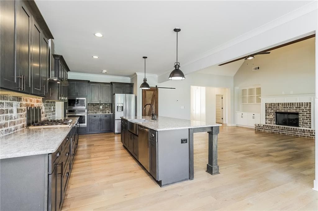 5 bedroom, 4 bathroom, 2,780 sq ft single family residence for sale at 71 Derby Drive, Forsyth, GA 31029 — photo 2