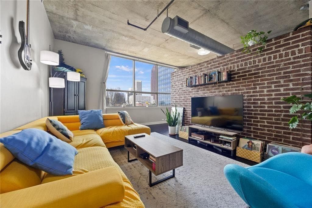 1 bedroom, 1 bathroom, 889 sq ft condominium for sale at 115 W Peachtree Place 509, Atlanta, GA 30313 — photo 2