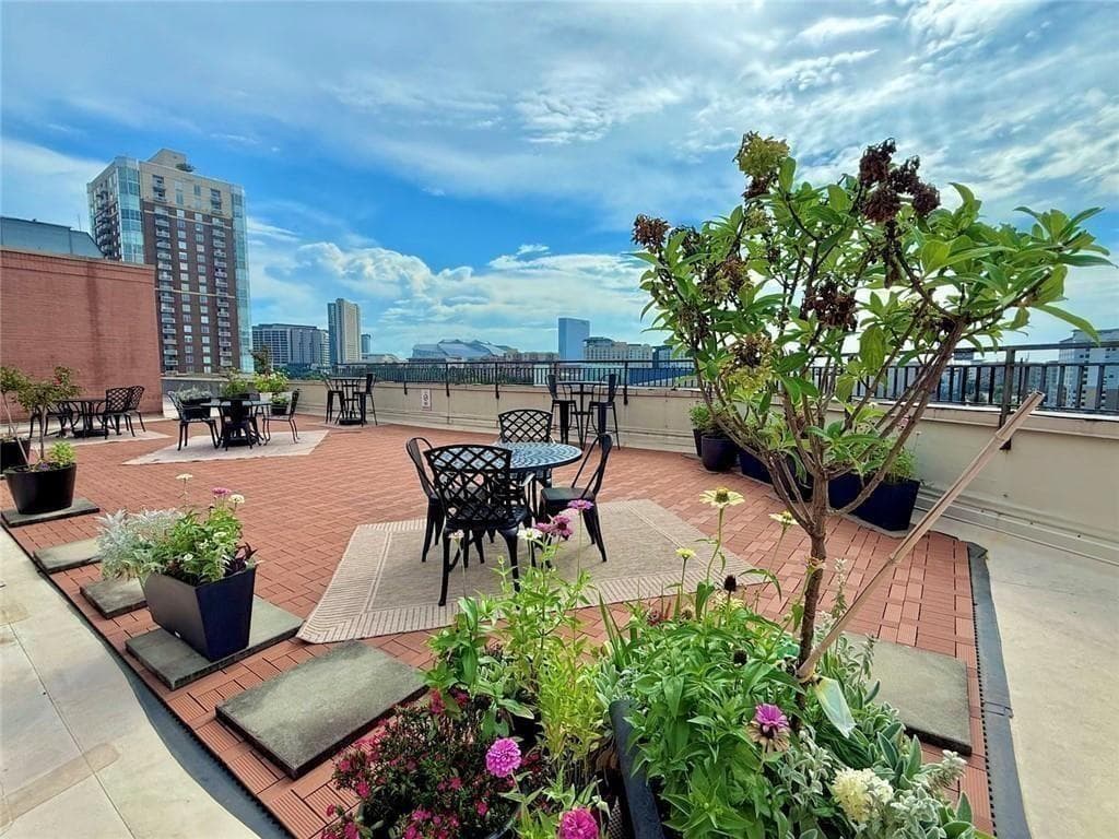 1 bedroom, 1 bathroom, 889 sq ft condominium for sale at 115 W Peachtree Place 509, Atlanta, GA 30313 — photo 10