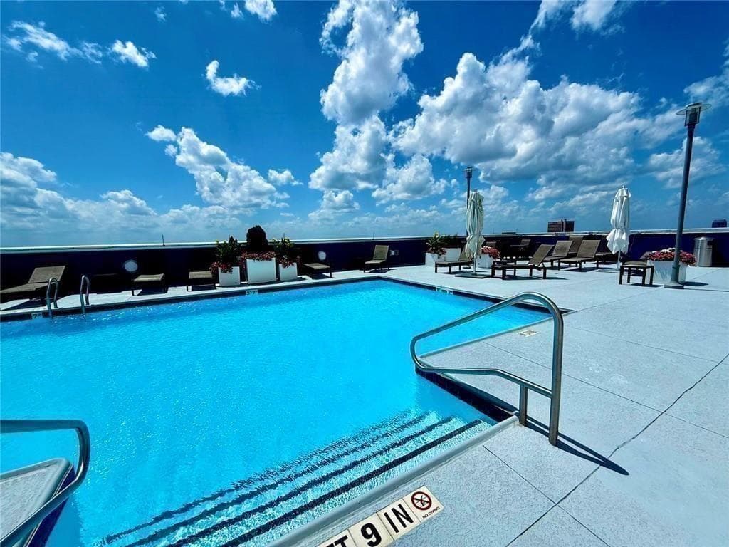 1 bedroom, 1 bathroom, 864 sq ft condominium for sale at 285 Centennial Olympic Park Drive 903, Atlanta, GA 30313 — photo 2
