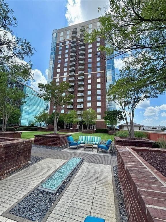1 bedroom, 1 bathroom, 864 sq ft condominium for sale at 285 Centennial Olympic Park Drive 903, Atlanta, GA 30313 — photo 4