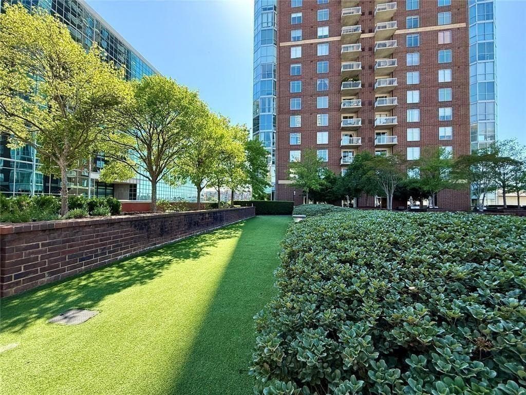 1 bedroom, 1 bathroom, 864 sq ft condominium for sale at 285 Centennial Olympic Park Drive 903, Atlanta, GA 30313 — photo 6
