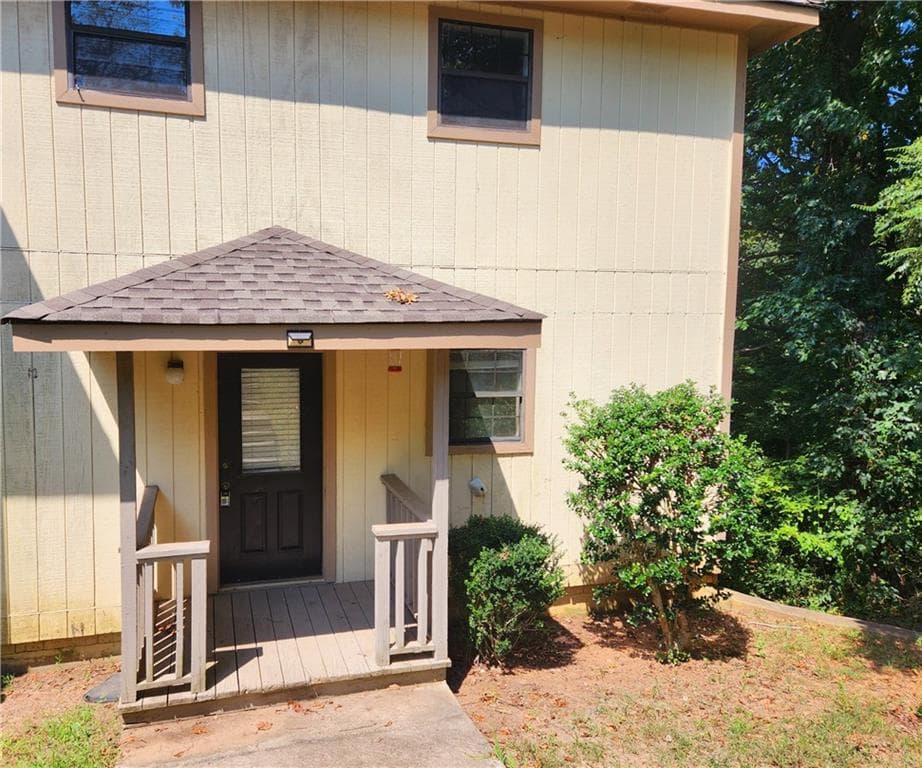 2 bedroom, 2 bathroom, 1,056 sq ft duplex for rent at 3970 Darryl Lane 3970, Gainesville, GA 30506 for $1,650 a month