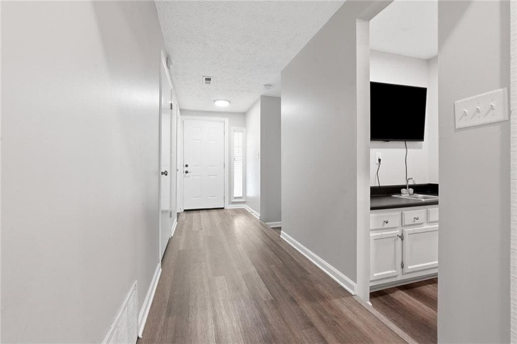 4 bedroom, 2 bathroom, 1,780 sq ft single family residence for sale at 8413 Glenwoods Terrace, Riverdale, GA 30274 — photo 10