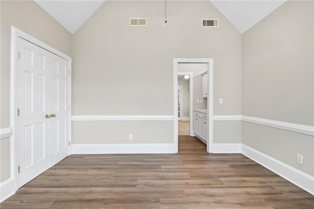 3 bedroom, 3 bathroom, 2,622 sq ft single family residence for sale at 1983 Wellesley Trace, Dunwoody, GA 30338 — photo 3