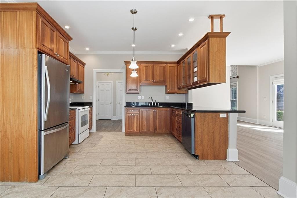 3 bedroom, 3 bathroom, 2,622 sq ft single family residence for sale at 1983 Wellesley Trace, Dunwoody, GA 30338 — photo 7