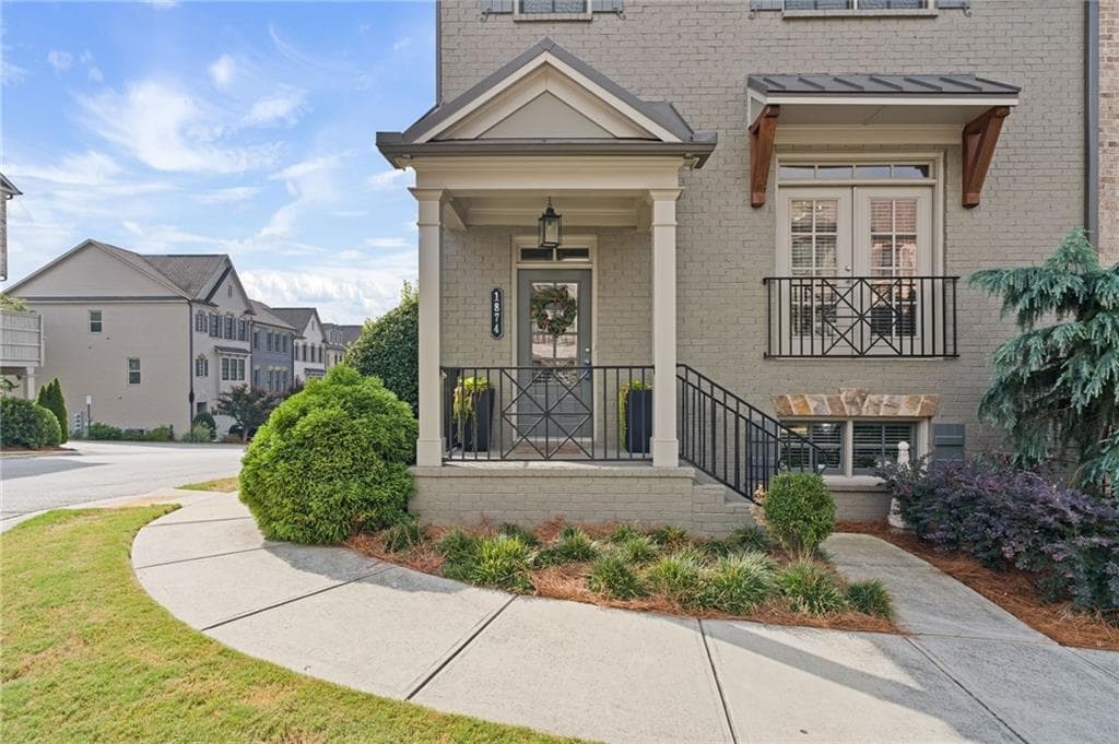 3 bedroom, 4 bathroom, 2,824 sq ft townhouse for sale at 1874 Skyfall Circle, Atlanta, GA 30319 — photo 2