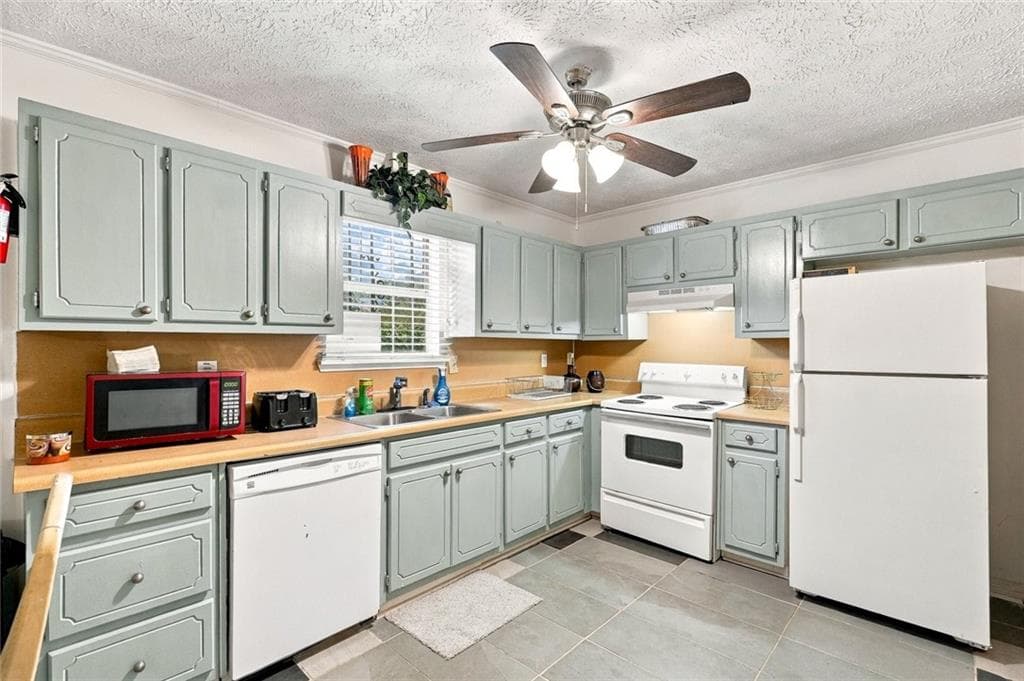 5 bedroom, 4 bathroom, 1,136 sq ft single family residence for sale at 1150 Crystal Lake Road, Atlanta, GA 30349 — photo 6