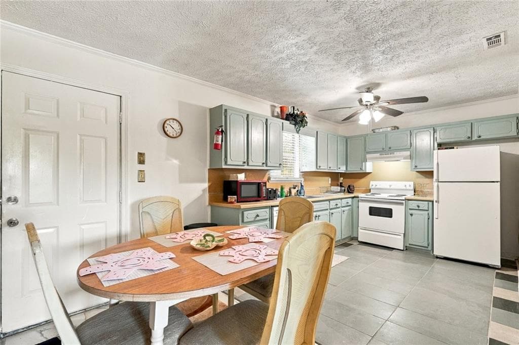5 bedroom, 4 bathroom, 1,136 sq ft single family residence for sale at 1150 Crystal Lake Road, Atlanta, GA 30349 — photo 7