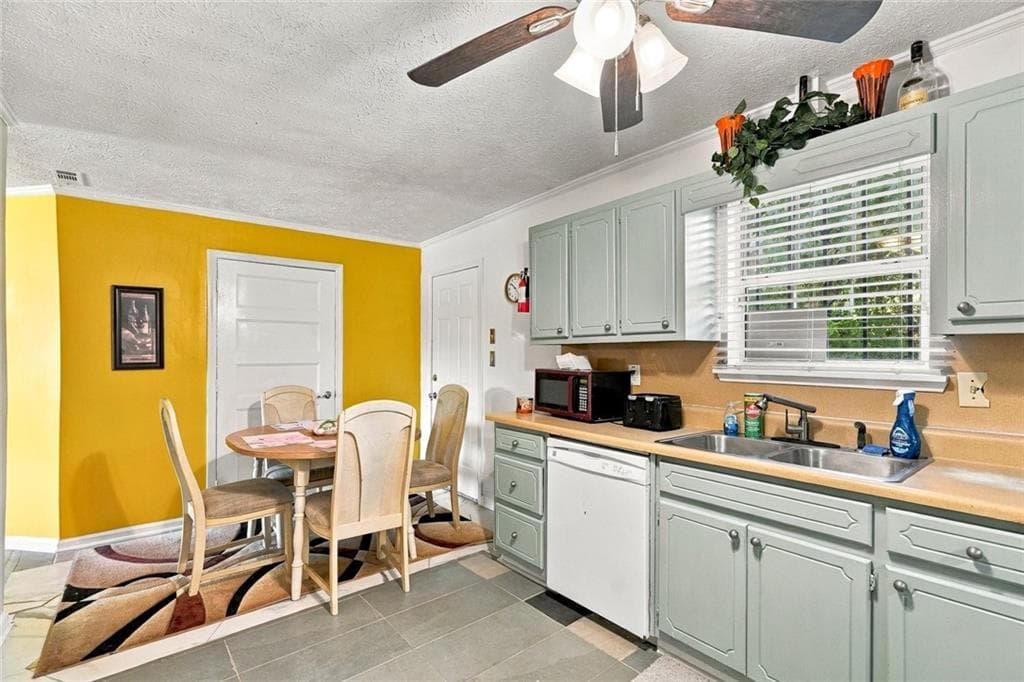 5 bedroom, 4 bathroom, 1,136 sq ft single family residence for sale at 1150 Crystal Lake Road, Atlanta, GA 30349 — photo 8