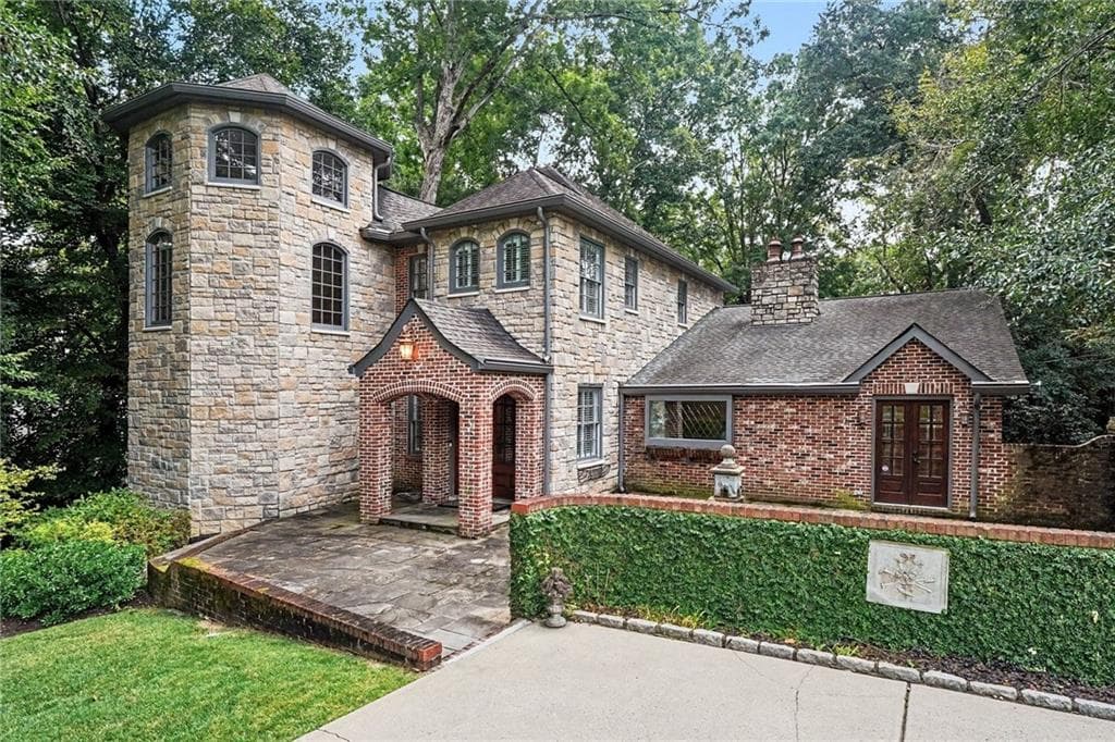 5 bedroom, 5 bathroom, 4,533 sq ft single family residence for sale at 1488 Peachtree Battle Avenue, Atlanta, GA 30327 — photo 1 of 69