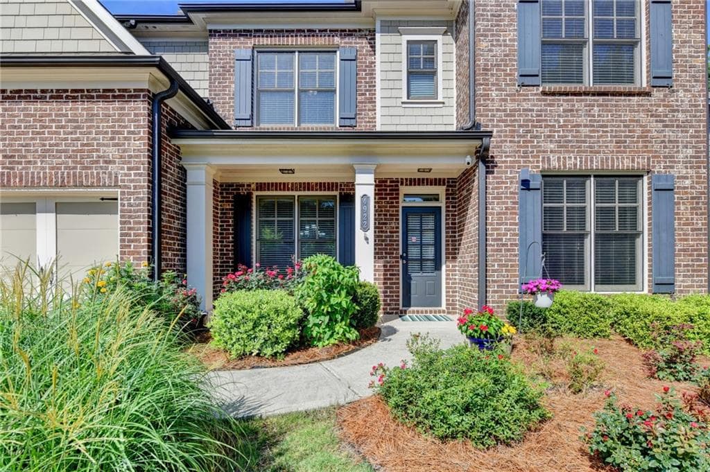5 bedroom, 4 bathroom, 3,478 sq ft single family residence for sale at 4922 Park Vale Drive, Sugar Hill, GA 30518 — photo 3