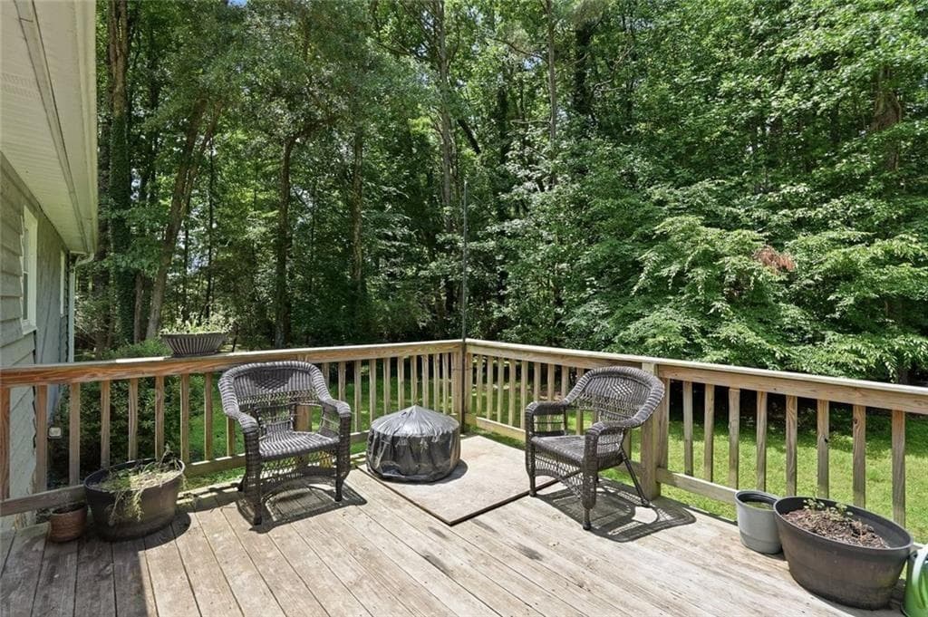 3 bedroom, 2 bathroom, 1,572 sq ft single family residence for sale at 40 Oak Hill Drive, Winder, GA 30680 — photo 4