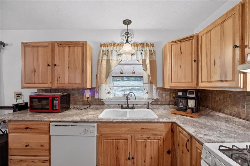 3 bedroom, 2 bathroom, 1,312 sq ft single family residence for sale at 3092 Hicks Road, Marietta, GA 30060 — photo 8