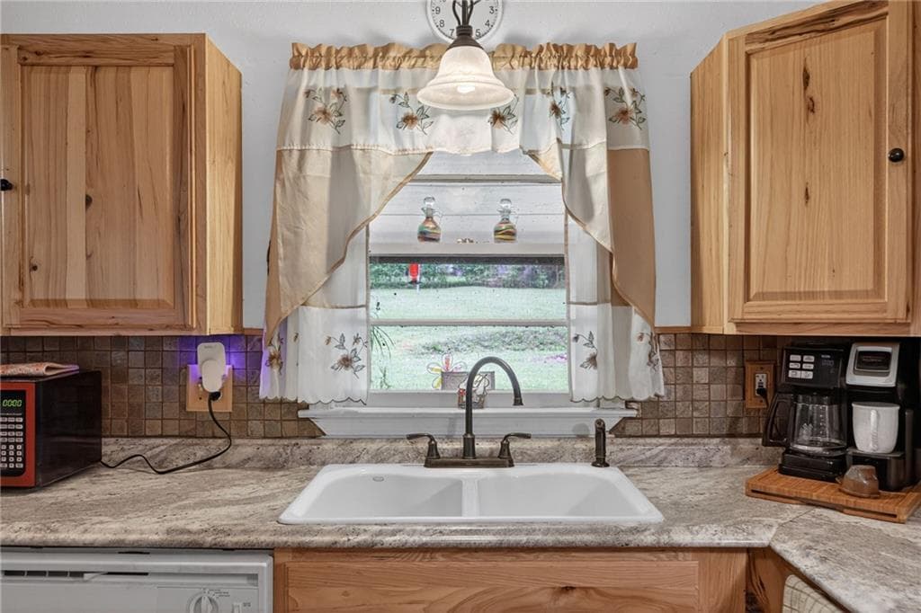 3 bedroom, 2 bathroom, 1,312 sq ft single family residence for sale at 3092 Hicks Road, Marietta, GA 30060 — photo 9