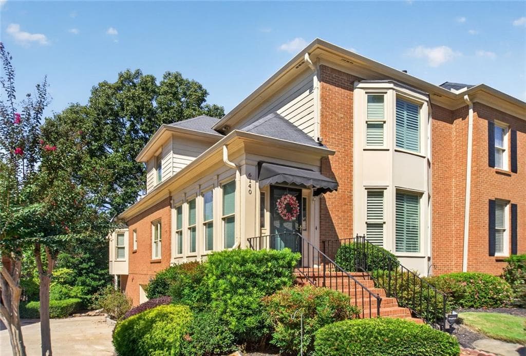 3 bedroom, 4 bathroom, 4,229 sq ft townhouse for sale at 6140 Forest Hills Drive, Peachtree Corners, GA 30092 — photo 2