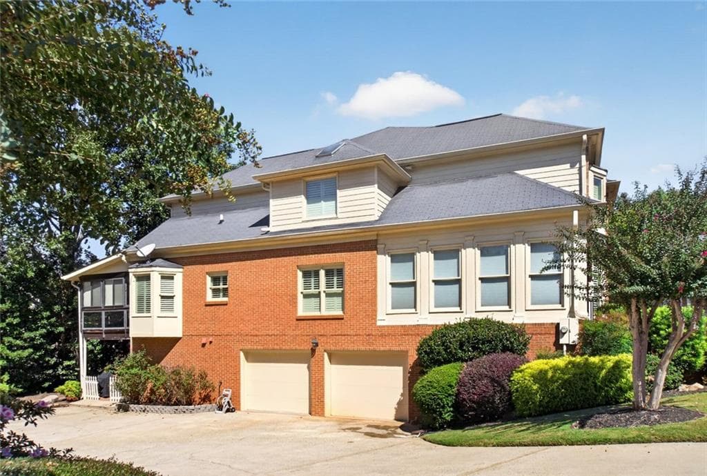 3 bedroom, 4 bathroom, 4,229 sq ft townhouse for sale at 6140 Forest Hills Drive, Peachtree Corners, GA 30092 — photo 3