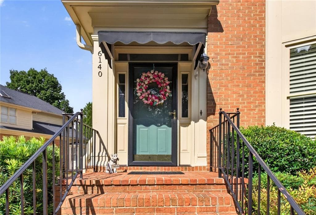 3 bedroom, 4 bathroom, 4,229 sq ft townhouse for sale at 6140 Forest Hills Drive, Peachtree Corners, GA 30092 — photo 4