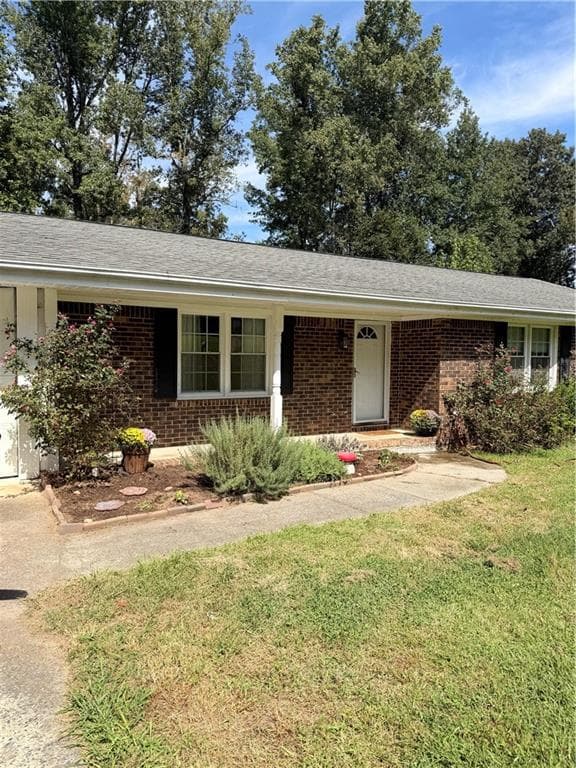 3 bedroom, 2 bathroom, 1,486 sq ft single family residence for rent at 4471 Parkview Drive, Lithia Springs, GA 30122 for $1,850 a month — photo 2