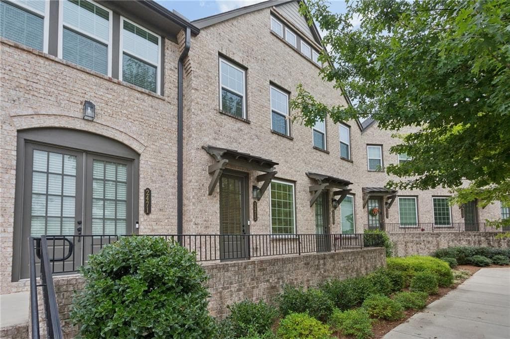 2 bedroom, 4 bathroom, 1,664 sq ft townhouse for sale at 2475 Figaro Drive, Atlanta, GA 30339 — photo 2