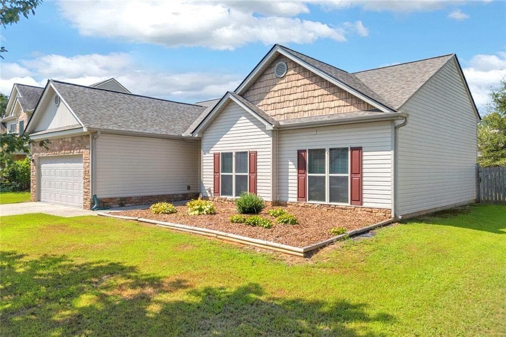 3 bedroom, 2 bathroom, 1,786 sq ft single family residence for sale at 1412 Silvergate Way, Winder, GA 30680 — photo 3