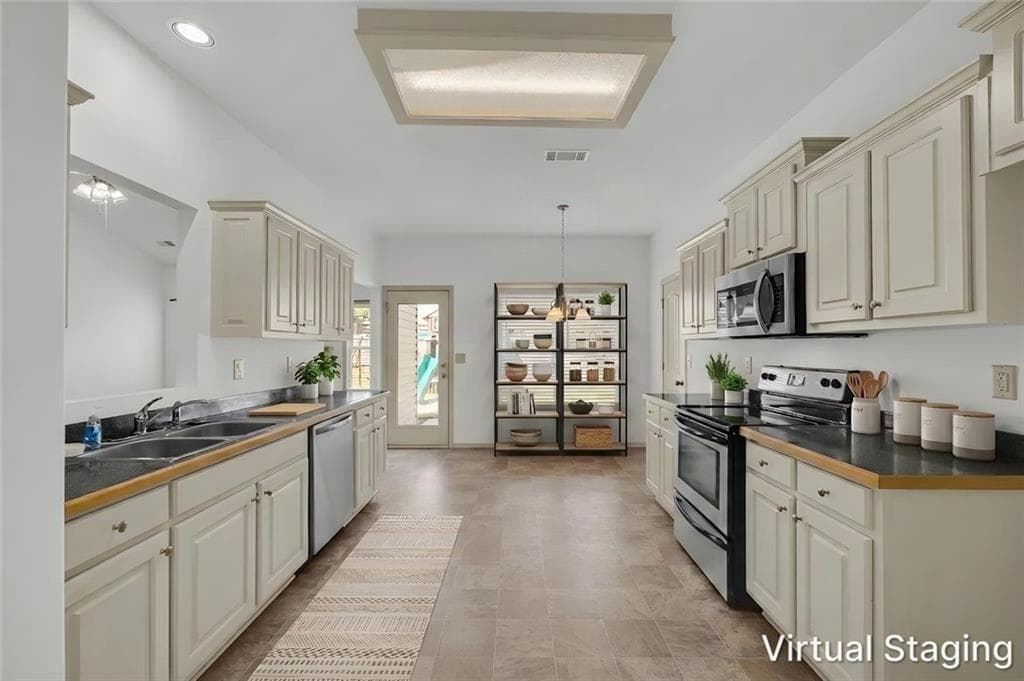 3 bedroom, 2 bathroom, 1,786 sq ft single family residence for sale at 1412 Silvergate Way, Winder, GA 30680 — photo 7