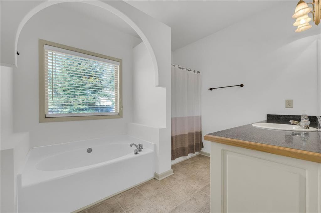 3 bedroom, 2 bathroom, 1,786 sq ft single family residence for sale at 1412 Silvergate Way, Winder, GA 30680 — photo 10