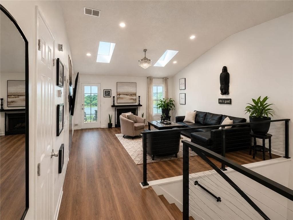 3 bedroom, 3 bathroom, 2,140 sq ft townhouse for sale at 7953 Woodlake Drive, Riverdale, GA 30274 — photo 2