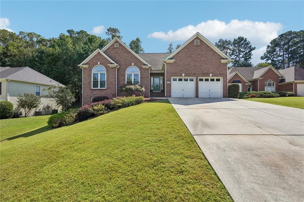 4 bedroom, 3 bathroom, 4,009 sq ft single family residence for sale at 4925 Woodbend Drive, Acworth, GA 30101 — photo 2