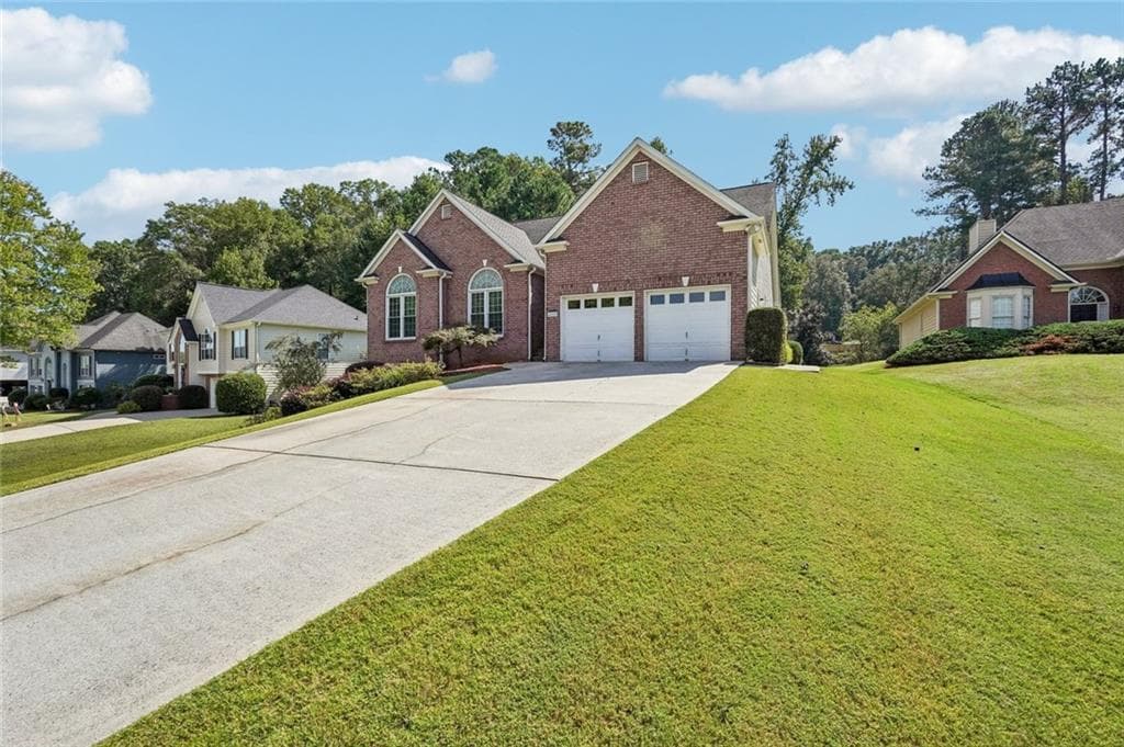 4 bedroom, 3 bathroom, 4,009 sq ft single family residence for sale at 4925 Woodbend Drive, Acworth, GA 30101 — photo 3