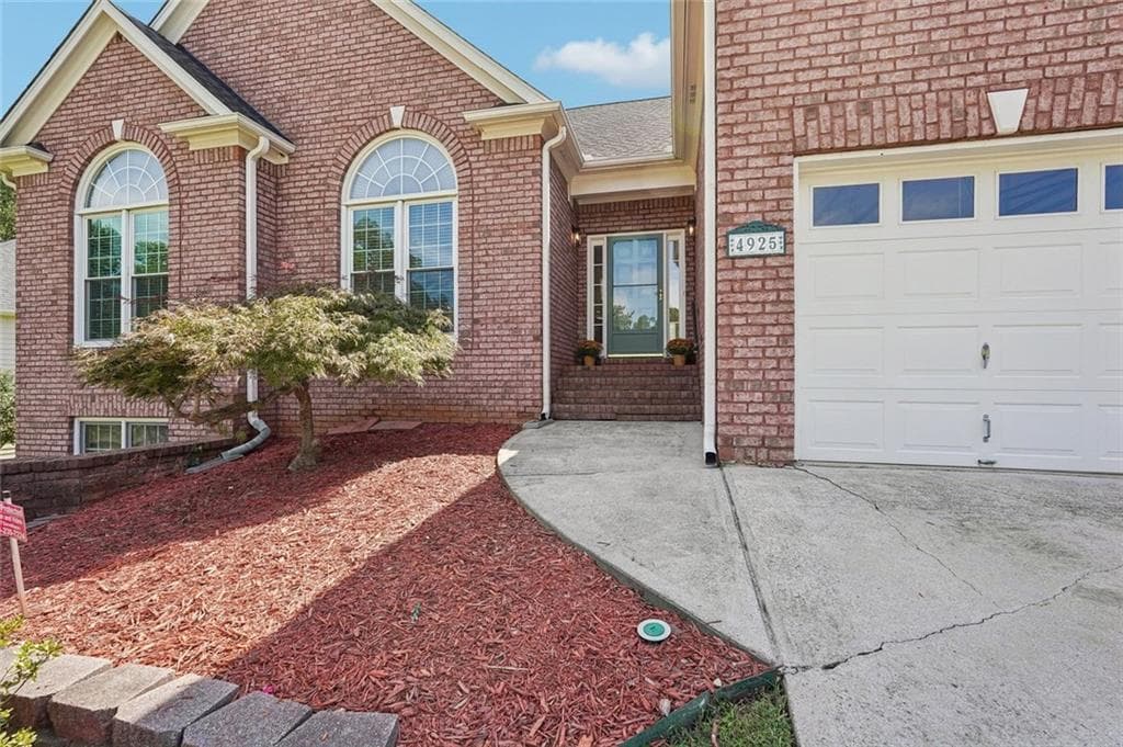 4 bedroom, 3 bathroom, 4,009 sq ft single family residence for sale at 4925 Woodbend Drive, Acworth, GA 30101 — photo 4